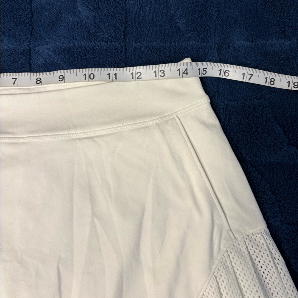 Under Armour Women White Golf Tucked Pleated Active Skort - Picture 7 of 10